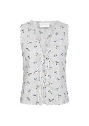 Neo Noir | Bibi Embroidery Print Top