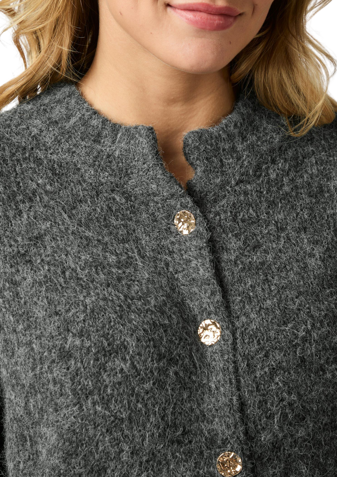 Neo Noir | Taura Fluffy Knit Cardigan