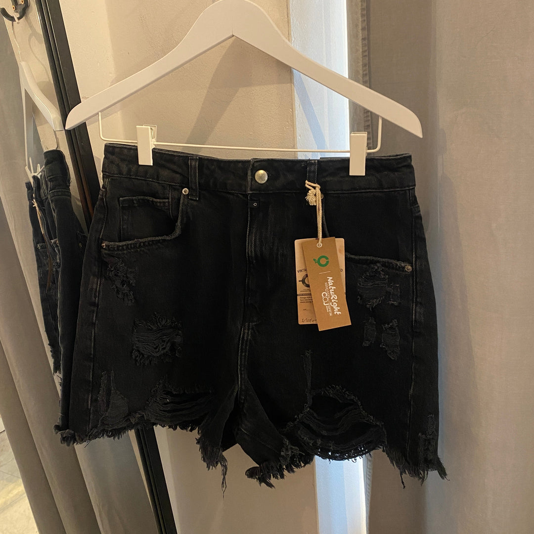 COJ | Naomi Short Black Destroyed knoop eraf